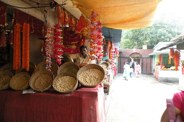 Kalyaneshwari-Temple-stalls